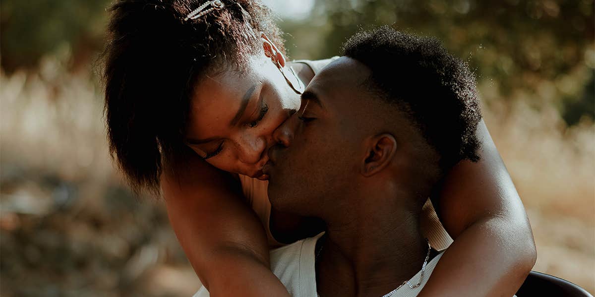 The 10 Big Differences Between Functional And Dysfunctional Relationships woman kissing man