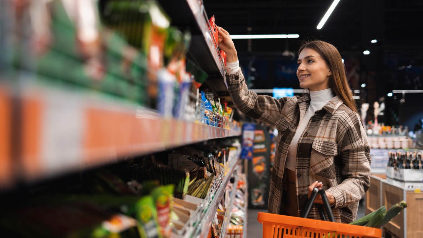 Survey Says Families Are Cutting Back On Groceries Just To Afford Paying For Air Conditioning woman buying food at grocery store