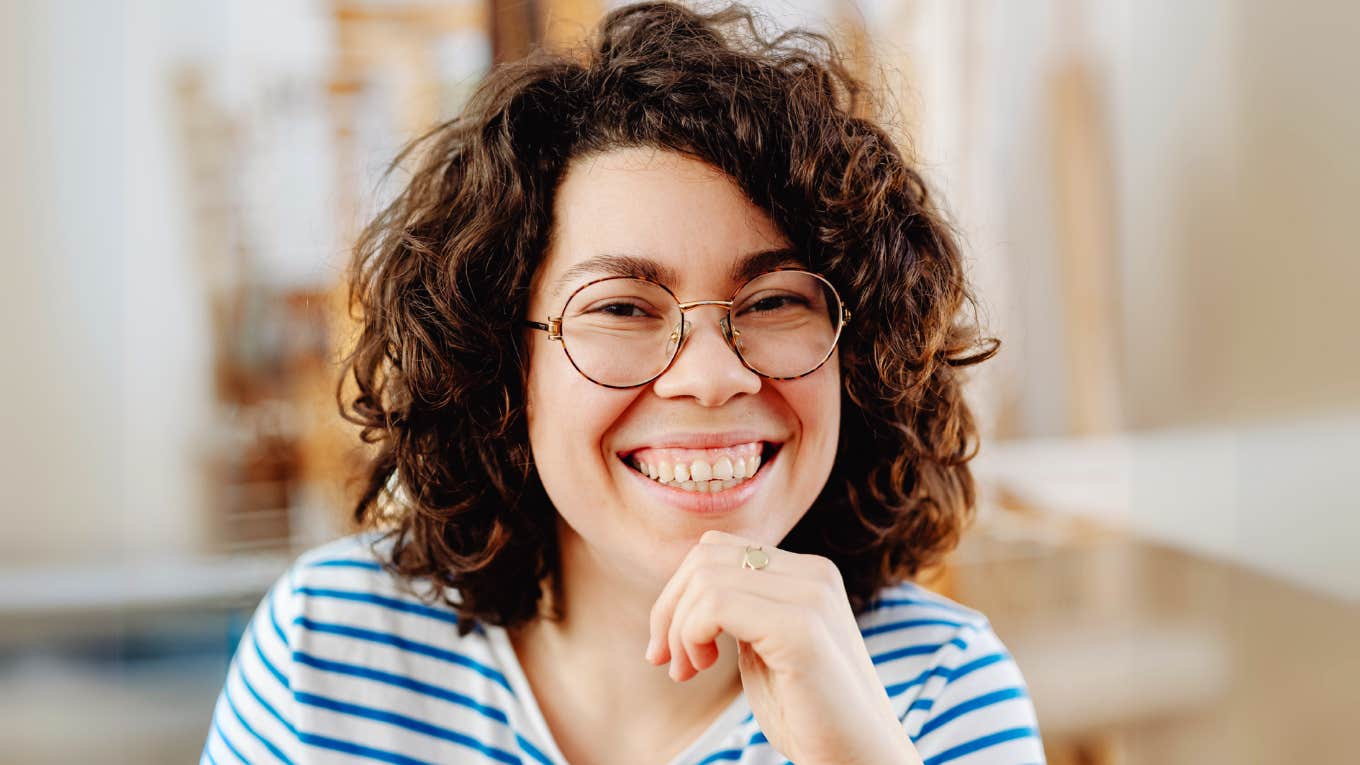 Effortless Things Women With High Social Intelligence Often Do, According To Research Effortless woman with high social intelligence