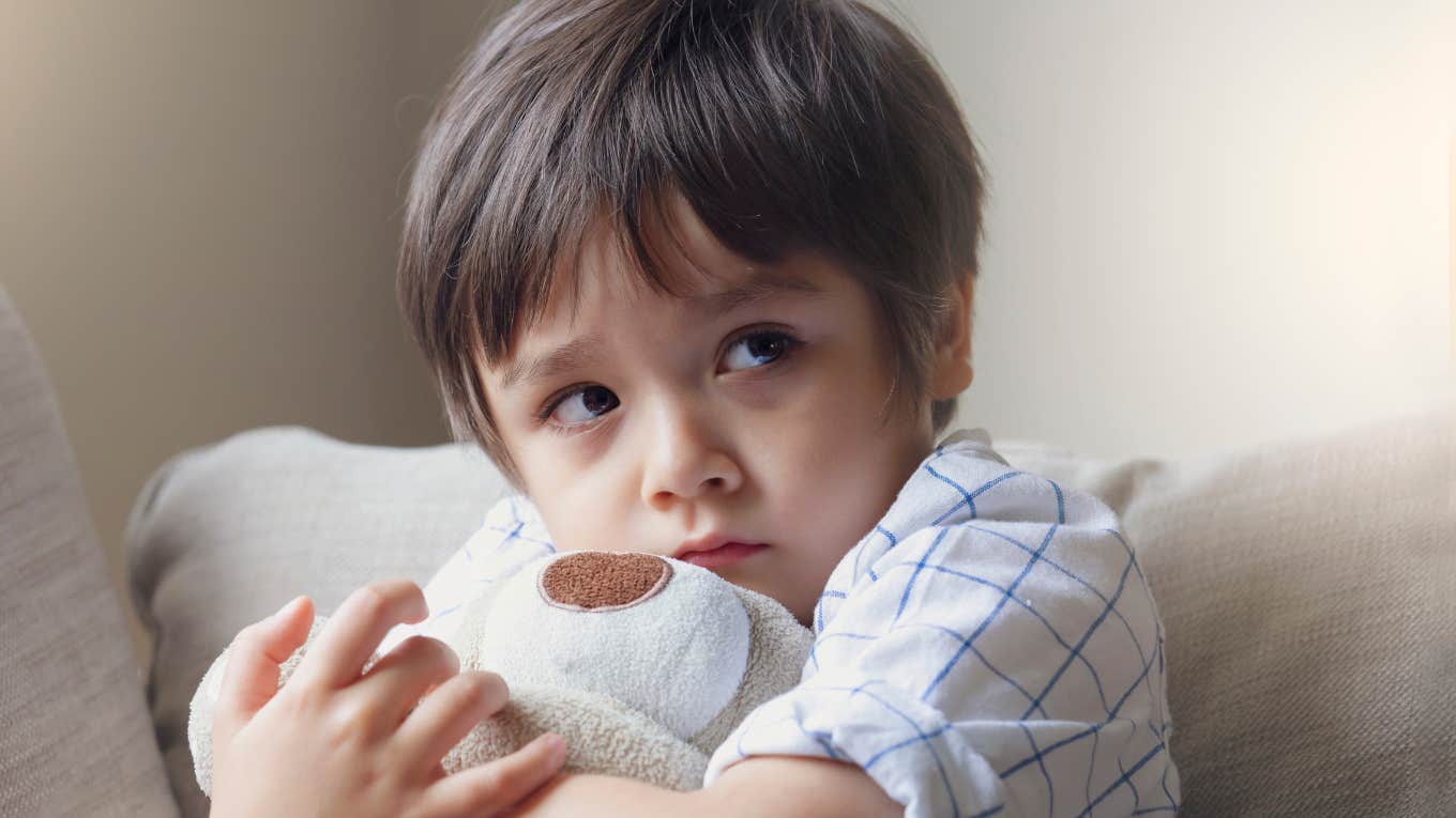signs child lonely little boy signs loneliness