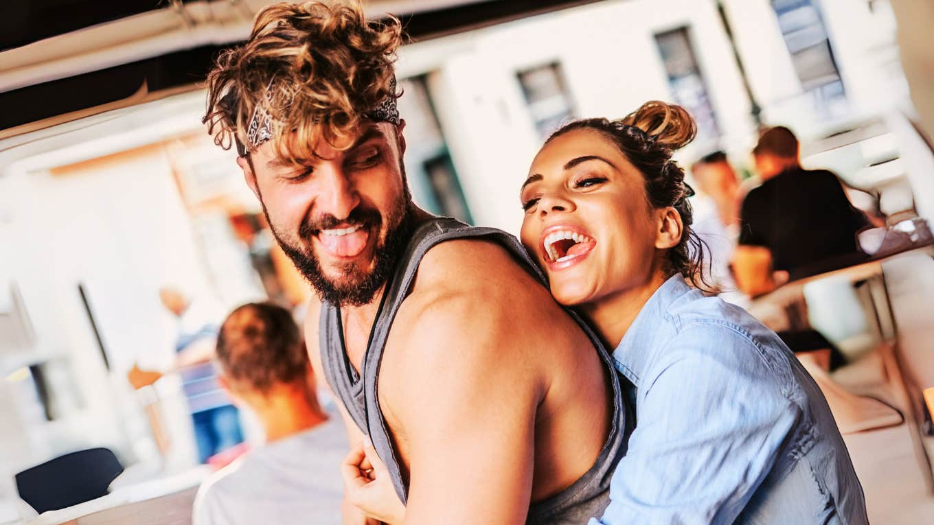 Subtle Signs The Person You're With Loves You From The Depths Of Their Soul, According To Psychology Couple in love from the depths of their soul.