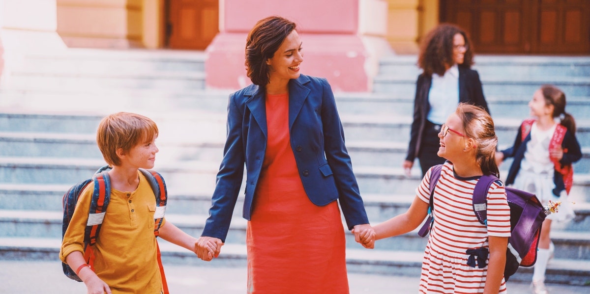 helping kids through divorce mom holding the hands of two children