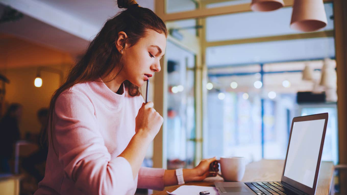 How To Focus Better And Improve Concentration woman focused on her work