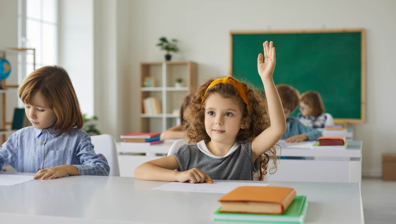 Mom Gets In Confrontation With Her Daughter's 5th Grade Teacher After She's Forbidden From Using Chapstick In Class Elementary school student raises her hand