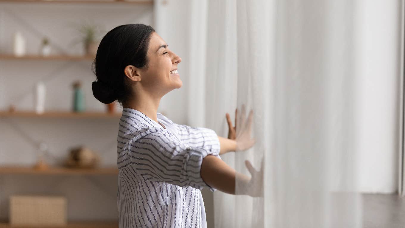 6 Simple Steps That Help You Hit The Reset Button On Your Life In Only 15 Minutes woman excited to reset her life